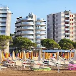 Διαμέρισμα Bright Flat Near The