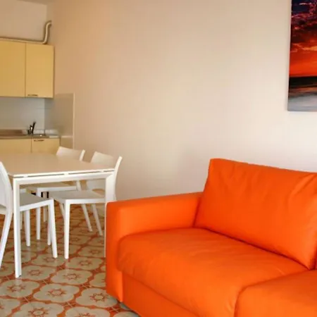Bright Flat Near The Apartment *
